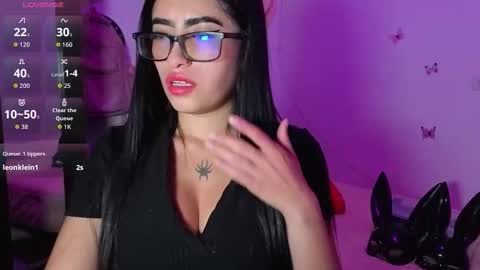 Nicolle online show from 11-27-25, 07:05