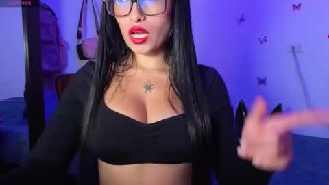 Nicolle online show from 11-30-25, 10:03