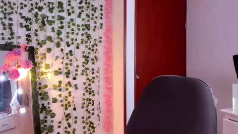 Snapshot of nico_lette_ chatting on 09-13-25, 08:30 Nico online show from 09-13-25, 08:30