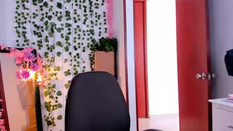 Snapshot of nico_lette_ chatting on 09-25-25, 08:12 Nico online show from 09-25-25, 08:12