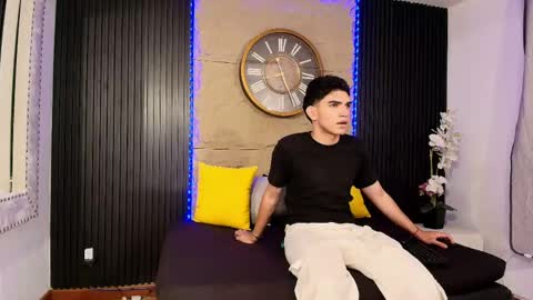 Snapshot of nico_monroet chatting on 04-14-26, 11:11 nico_monroet online show from 04-14-26, 11:11