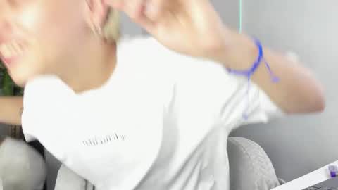 Nico  online show from 09-19-25, 03:41