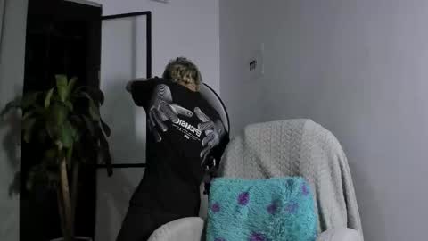 Nico  online show from 11-10-25, 04:00