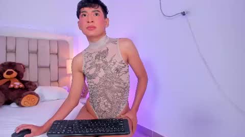 NICOLAS online show from 06-23-26, 06:50