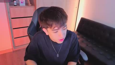 Nicolas online show from 11-04-25, 08:08