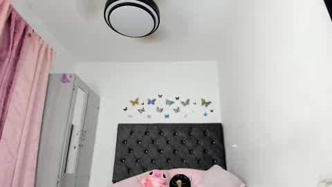 Nicole online show from 10-19-25, 03:51