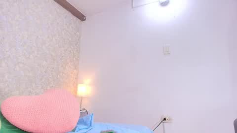 Snapshot of nicol_ferrer chatting on 10-30-25, 07:14 Nicol online show from 10-30-25, 07:14