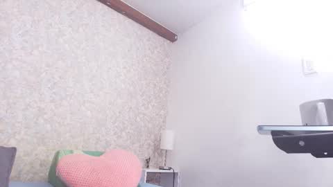 Snapshot of nicol_ferrer chatting on 11-12-25, 03:07 Nicol online show from 11-12-25, 03:07