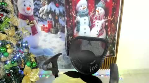 Nicol sanchez online show from 11-30-25, 08:35