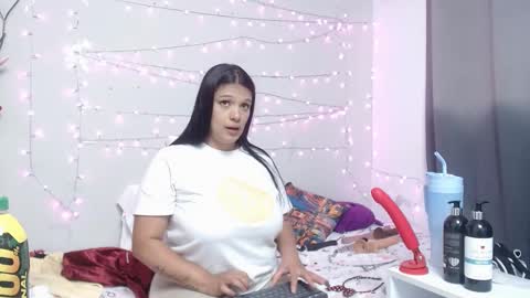 Snapshot of nicol_love0 chatting on 02-11-25, 08:31 Nicol online show from 02-11-25, 08:31