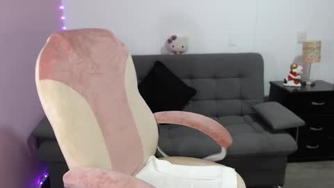 nicole Storm online show from 12-04-25, 10:51