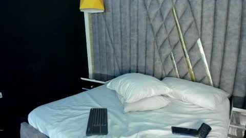 Nicolai online show from 05-09-26, 01:16
