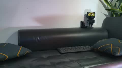 Nicolas online show from 11-18-25, 10:03