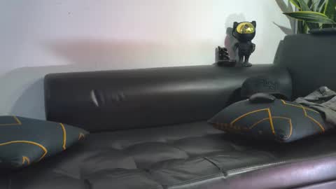 Nicolas online show from 11-19-25, 08:53