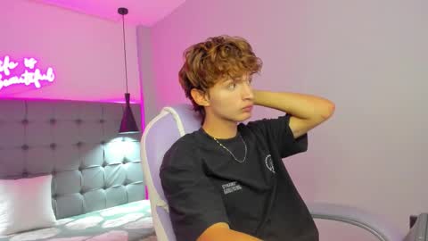 nicolasferrer18 online show from 11-01-25, 07:27