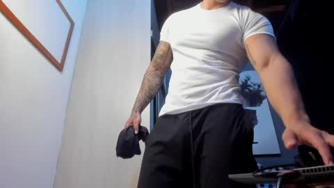 Snapshot of nicolasmuscle chatting on 04-25-26, 11:24 Andres online show from 04-25-26, 11:24
