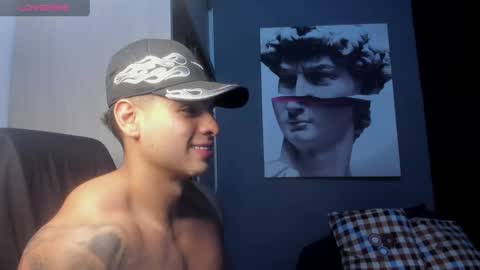 Snapshot of nicolasmuscle chatting on 05-11-26, 10:51 Andres online show from 05-11-26, 10:51