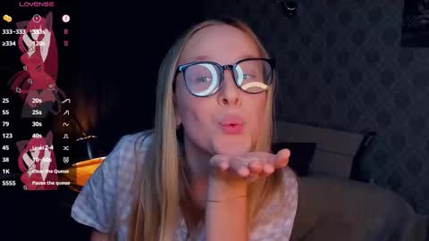 Nicoletta online show from 10-10-25, 05:34