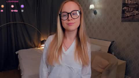 Nicoletta online show from 10-21-25, 02:40