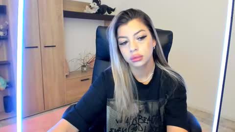 Snapshot of nicole___19 chatting on 02-03-26, 07:08 Nico online show from 02-03-26, 07:08