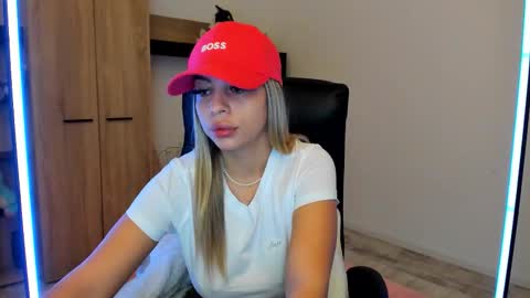 Snapshot of nicole___19 chatting on 02-05-26, 06:01 Nico online show from 02-05-26, 06:01