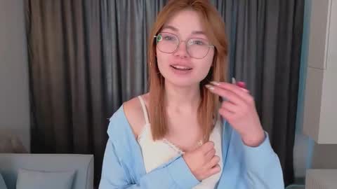 Snapshot of nicole_carters chatting on 10-15-25, 06:13 Nicole online show from 10-15-25, 06:13