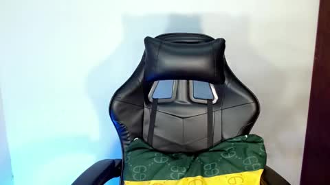 Snapshot of nicole_kiss01 chatting on 02-06-25, 10:15 nicole_kiss01 online show from 02-06-25, 10:15