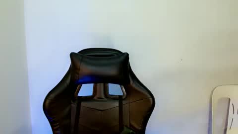 Snapshot of nicole_kiss01 chatting on 03-01-25, 11:39 nicole_kiss01 online show from 03-01-25, 11:39