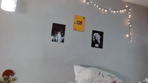 nicole_mayer01 online show from 10-19-25, 12:28
