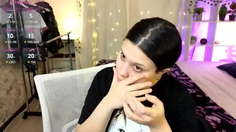 My name is Nicole. I m completely new here online show from 11-08-25, 10:26