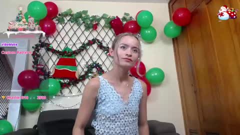 Snapshot of nicole_santana_ chatting on 12-27-24, 01:53 Nicole Santana online show from 12-27-24, 01:53