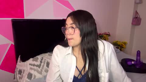 Snapshot of nicole_wc chatting on 09-27-25, 04:28 Nicole online show from 09-27-25, 04:28