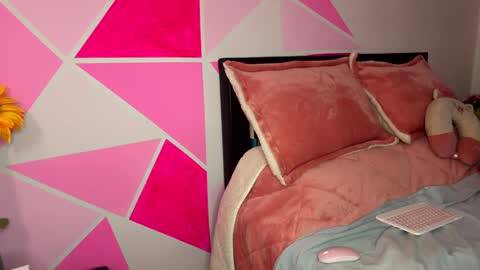 Snapshot of nicole_wc chatting on 09-29-25, 04:17 Nicole online show from 09-29-25, 04:17