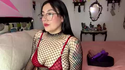 Snapshot of nicole_wc chatting on 11-20-25, 03:45 Nicole online show from 11-20-25, 03:45