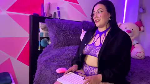 Snapshot of nicole_wc chatting on 11-30-25, 04:38 Nicole online show from 11-30-25, 04:38