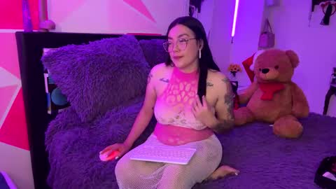 Snapshot of nicole_wc chatting on 12-05-25, 04:43 Nicole online show from 12-05-25, 04:43