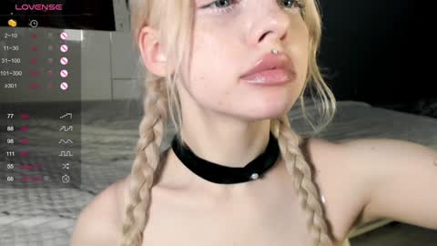 Snapshot of nicole_yo chatting on 12-27-24, 06:35 Mary online show from 12-27-24, 06:35