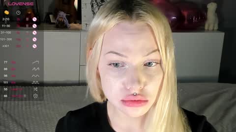 Snapshot of nicole_yo chatting on 02-02-25, 01:23 Mary online show from 02-02-25, 01:23