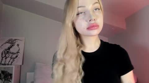 Snapshot of nicole_yo chatting on 02-15-25, 07:27 Mary online show from 02-15-25, 07:27