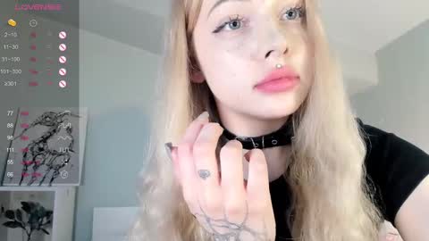 Snapshot of nicole_yo chatting on 02-15-25, 10:33 Mary online show from 02-15-25, 10:33