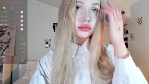 Snapshot of nicole_yo chatting on 02-20-25, 12:52 Mary online show from 02-20-25, 12:52