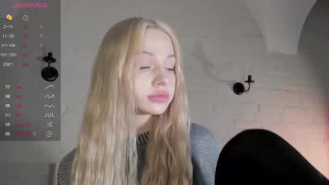 Snapshot of nicole_yo chatting on 03-08-25, 12:11 Mary online show from 03-08-25, 12:11