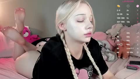 Mary online show from 10-29-25, 01:02