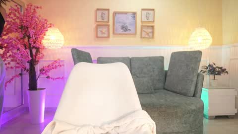 Nicole Crawft online show from 11-05-25, 07:03