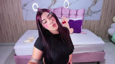 nicolee19_ online show from 04-07-26, 10:59