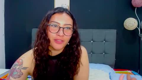nicolee_8 online show from 10-10-25, 01:43