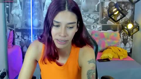 Snapshot of nicolee_angels chatting on 12-31-24, 01:19 N i c o l e online show from 12-31-24, 01:19