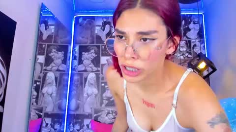 Snapshot of nicolee_angels chatting on 01-04-25, 05:05 N i c o l e online show from 01-04-25, 05:05