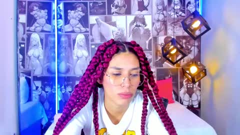 Snapshot of nicolee_angels chatting on 01-08-25, 01:41 N i c o l e online show from 01-08-25, 01:41