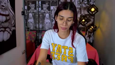Snapshot of nicolee_angels chatting on 01-25-25, 02:14 N i c o l e online show from 01-25-25, 02:14